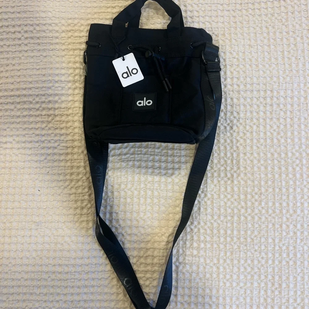 ALO Yoga compact alo